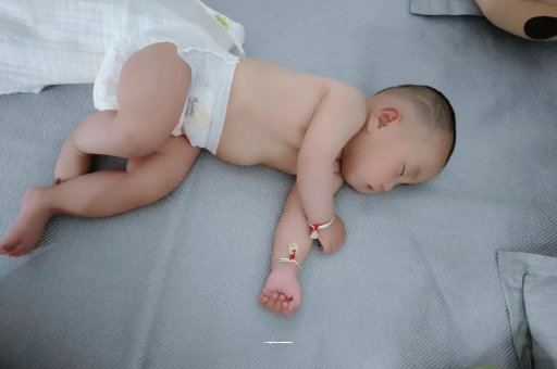上饶三个月宝宝抬头不稳